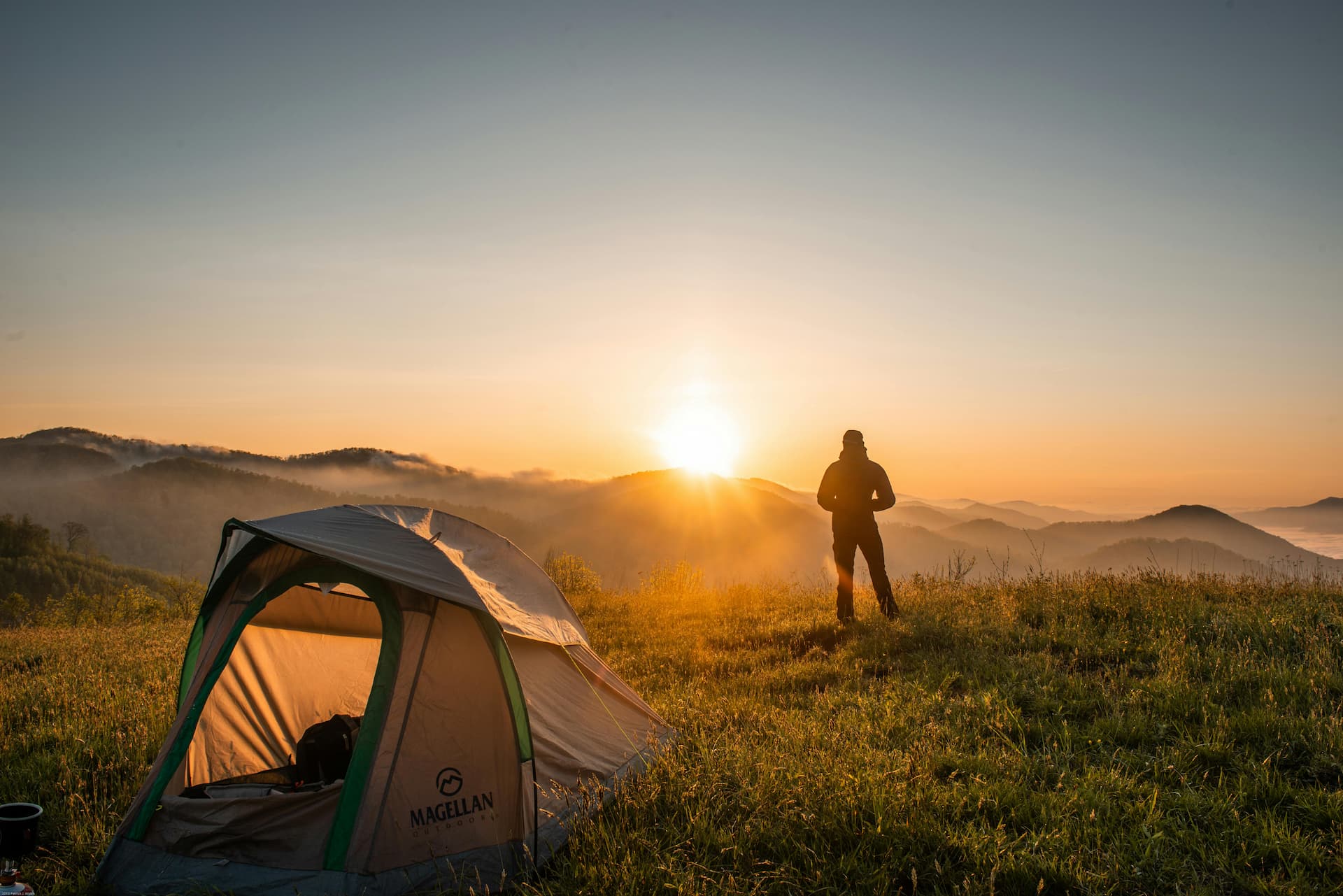 Camping for Beginners: Essential Tips for a Successful First Outdoor Adventure